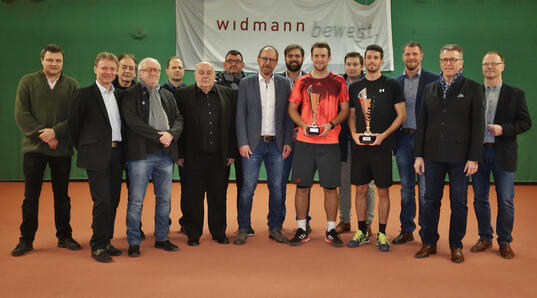 Siegerbild 2018 mit Ehrengästen und Turnierleitung